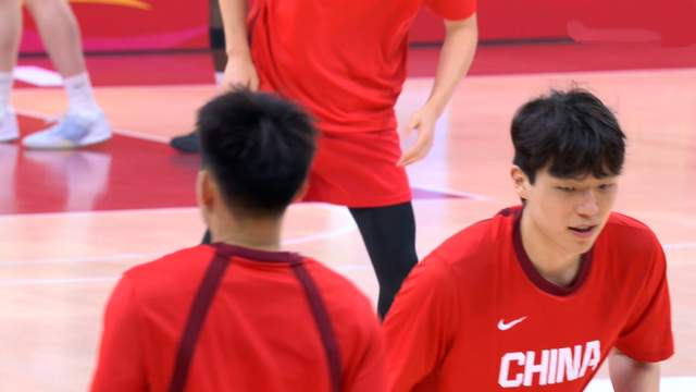 中国男篮胜不足喜，杨瀚森7+8状态慢热 暴露2大问题 缺赵继伟控场