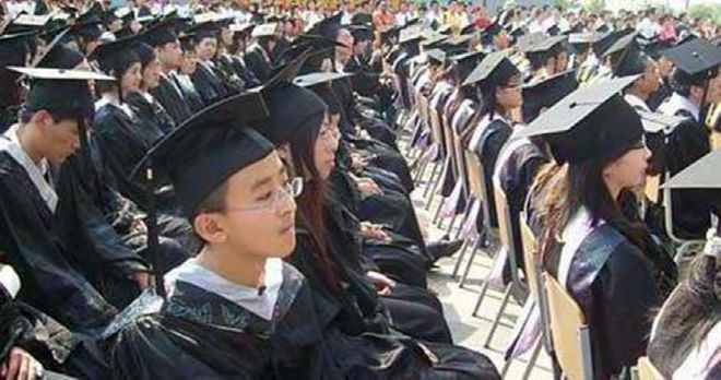 澎湃：许基仁和邵佳一亲临现场观看U17国足战阿森纳U17