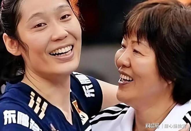 加冕双王!连场绝杀!梅西脱衣庆祝+罕见爆粗 队友高唱:为他拼了