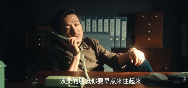 男生4次考公失败，花2.2万旅行6国17座城市，途中看到妈妈朋友圈：“老娘扛你看世界，你替老娘圆梦”，顿时五味杂陈