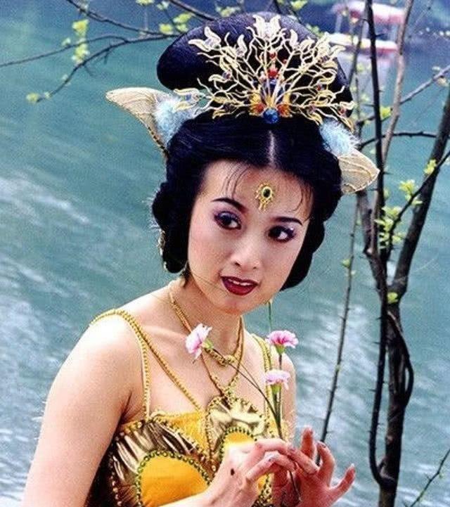 过气艺人多心酸？40度高温景点拉车，交不起电费一家6口脱衣降温
