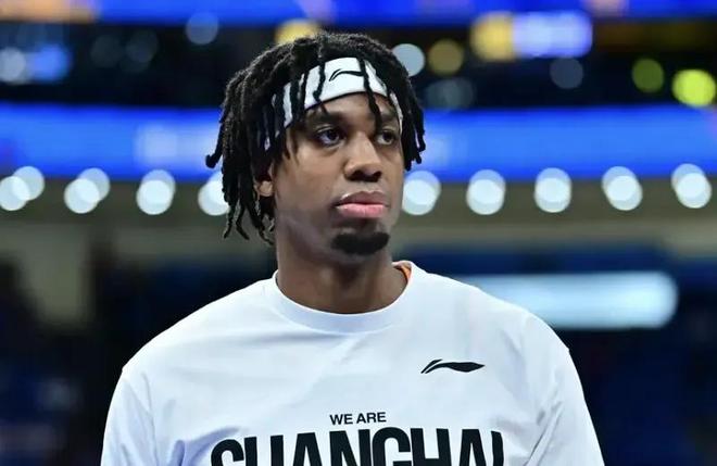 有KTV的列车火了,客服:包厢点唱68元一小时,小包可容纳3人;车内还有棋牌室,收费80元一小时