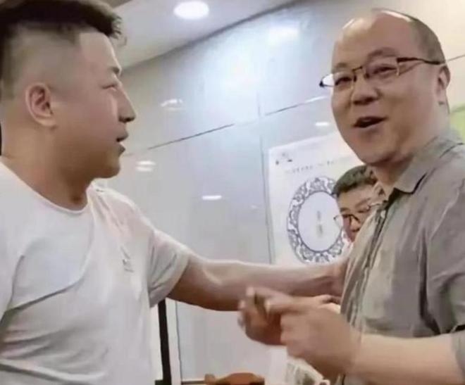 詹姆斯高尔夫事件无后续?刘翔纪录被质疑,虎扑热帖太敢问