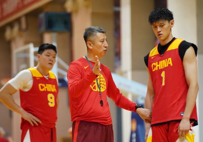 亚泰vs青年人：双方均3外援首发，谭龙停赛，赵英杰战旧主