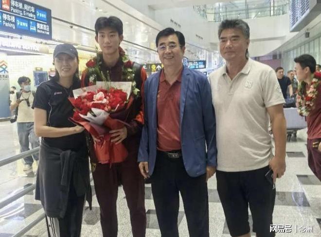 台湾网红“馆长”在直播中表示,未来将不再组织赴大陆的活动,因为来一次亏一次,高昂的成本实在烧不起