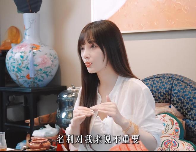锐评赫瓦林斯卡:从批判月亮球到理解月亮球,再到欣赏月亮球