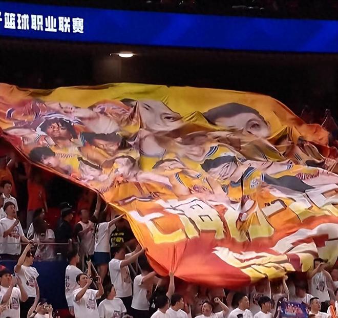 TA:亨德森骨折仍留队,价值不止场上出场时间