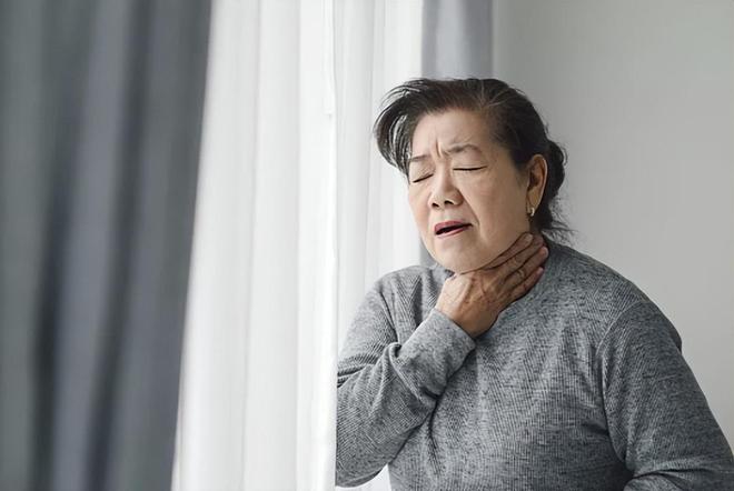 福克斯谈外界批评：人们又没有我的电话号码 这无关紧要