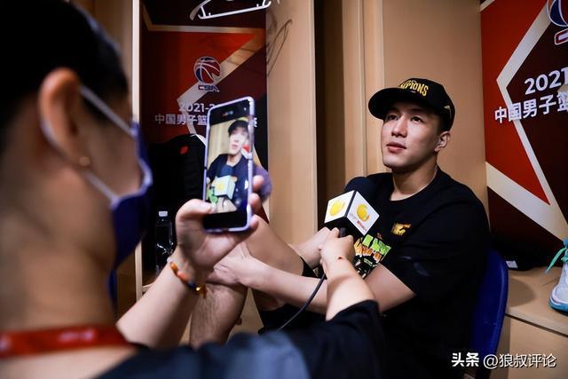 放弃正式草地热身赛,德约辛纳亮相表演赛,能否在温网一扫阴霾
